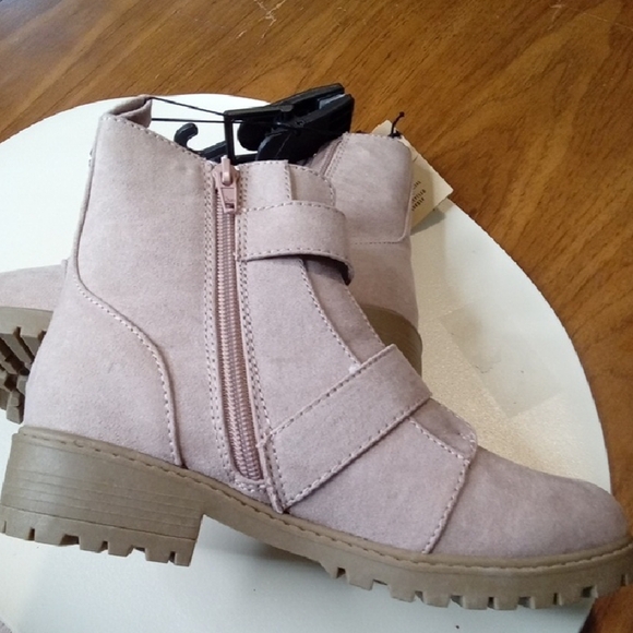 Tan Ankle Boots with Decorative Straps and Side Zipper - Picture 4 of 8